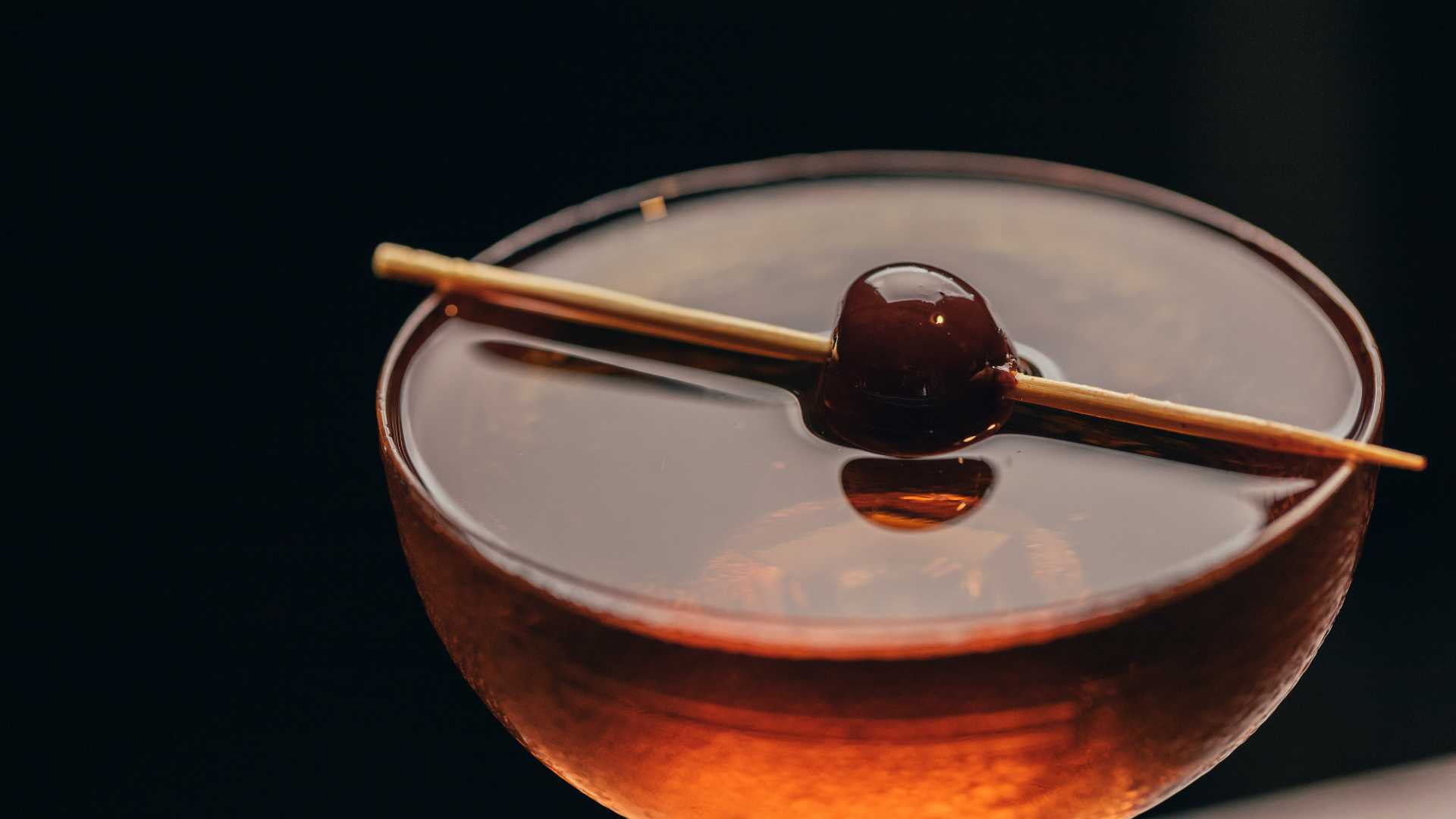 Manhattan cocktail: storia, ricetta IBA e trend 2026