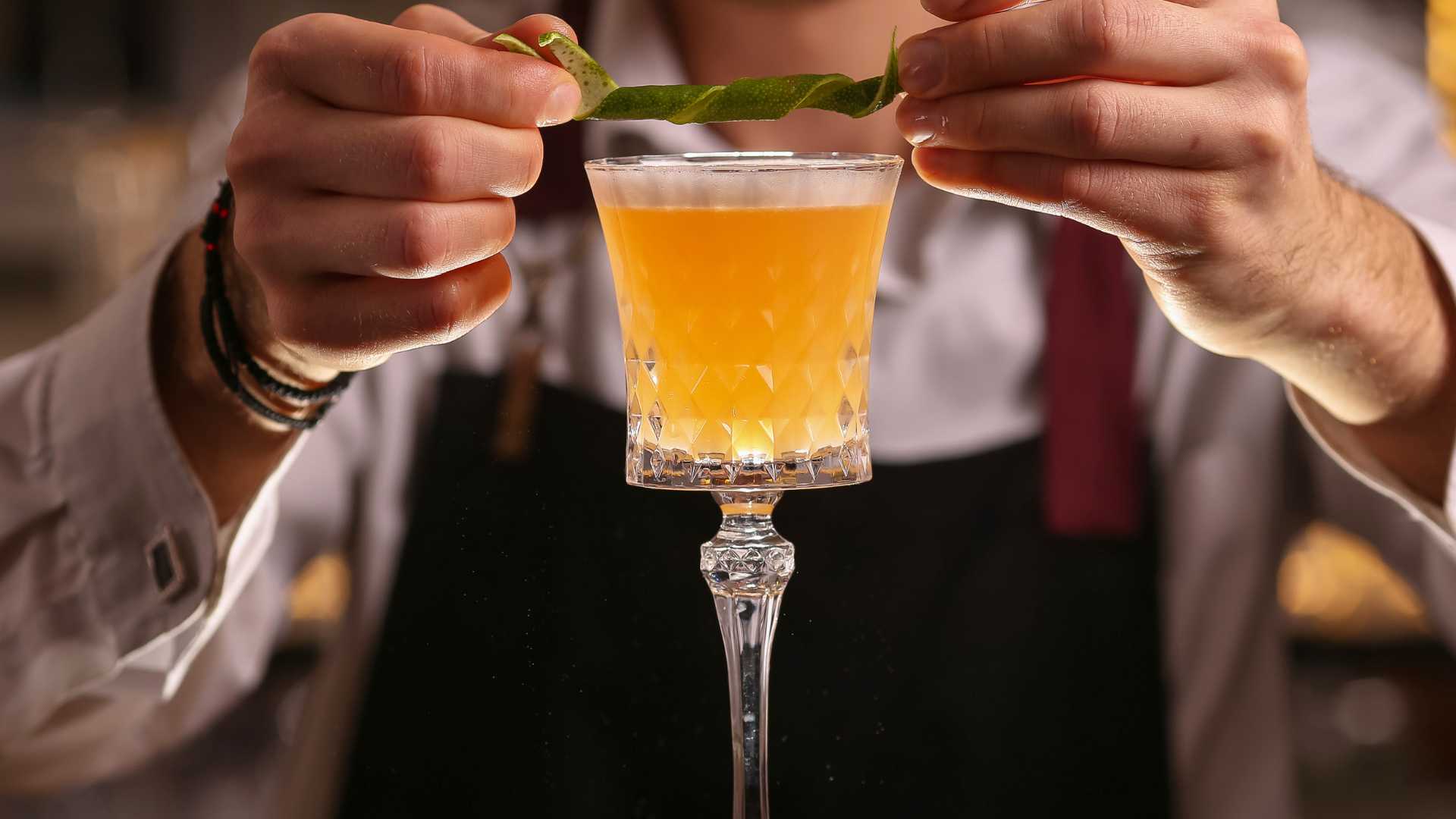 Cocktail Sour: storia, ricetta e bilanciamento perfetto