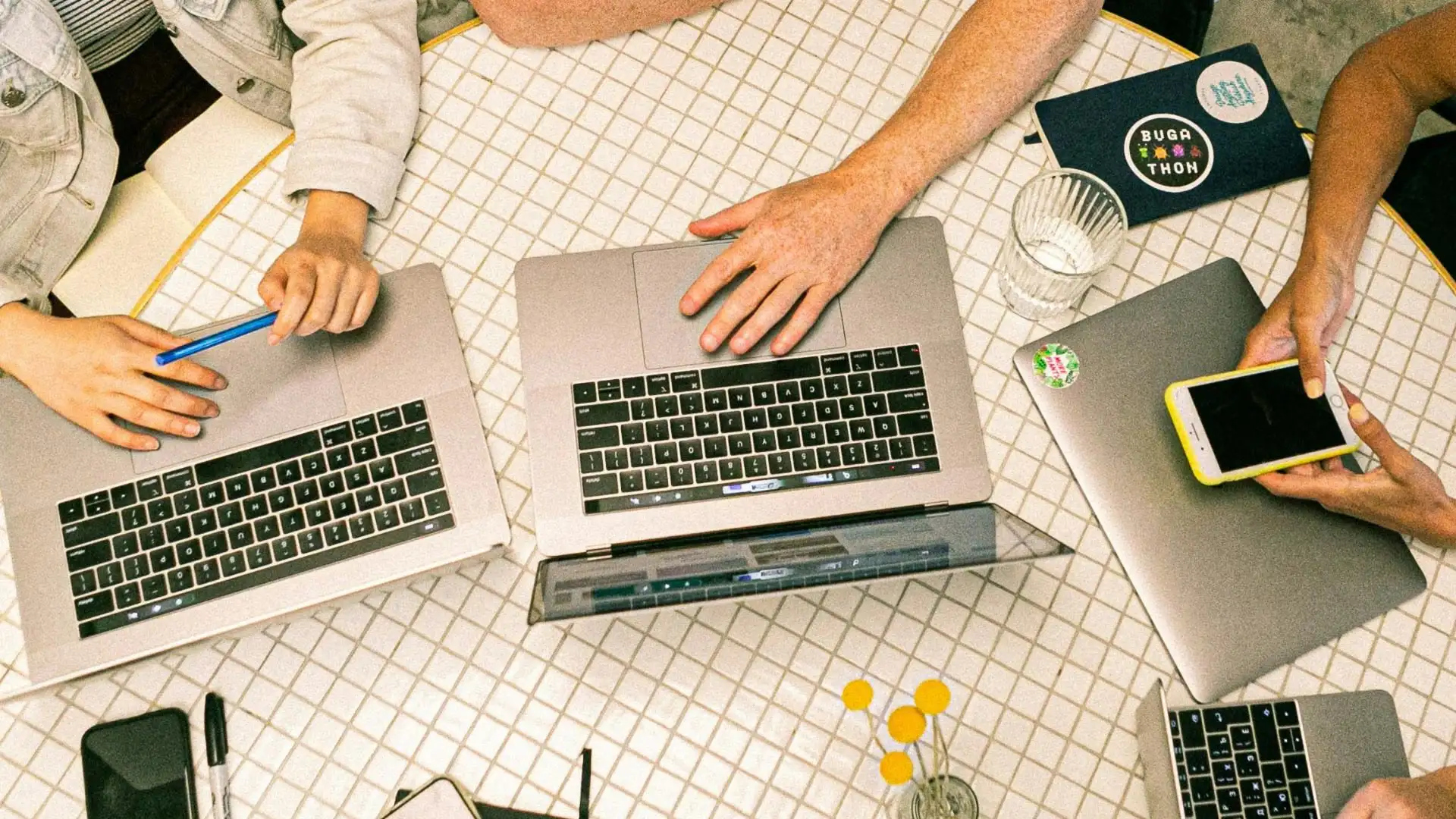 Team di lavoro che collabora alla stesura di un Business Plan | Ad Horeca